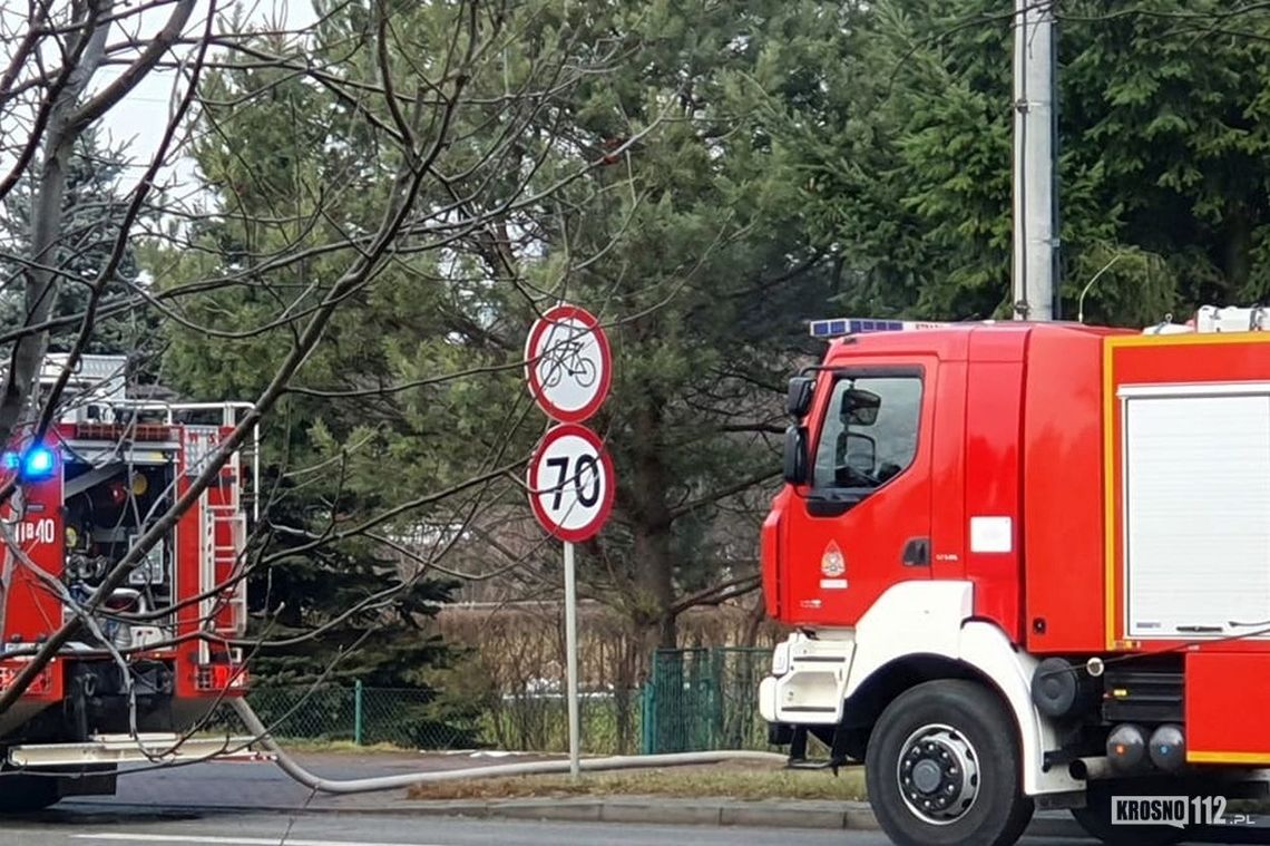 ? Krosno: Zadymienie w drewnianym budynku