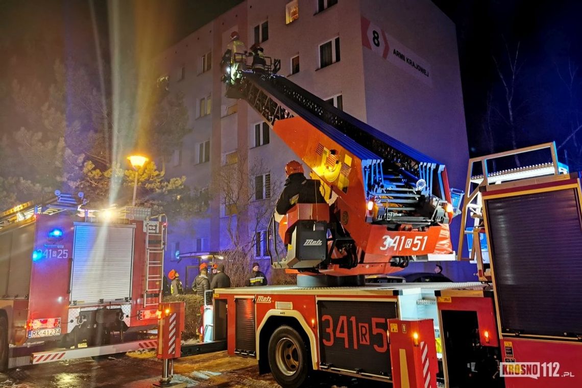KROSNO: Zagrożenie pożarowe w jednym z bloków przy Armii Krajowej