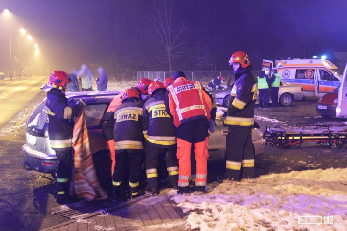 KROSNO: Zderzenie BMW i Fiata. Trzy osoby do szpitala