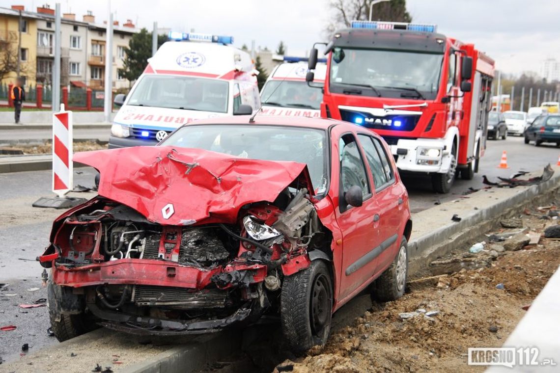 Krosno: Zderzenie busa z osobówką