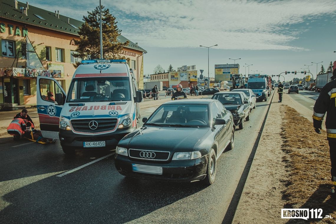 KROSNO: Zderzenie czterech samochodów. Wśród poszkodowanych ciężarna