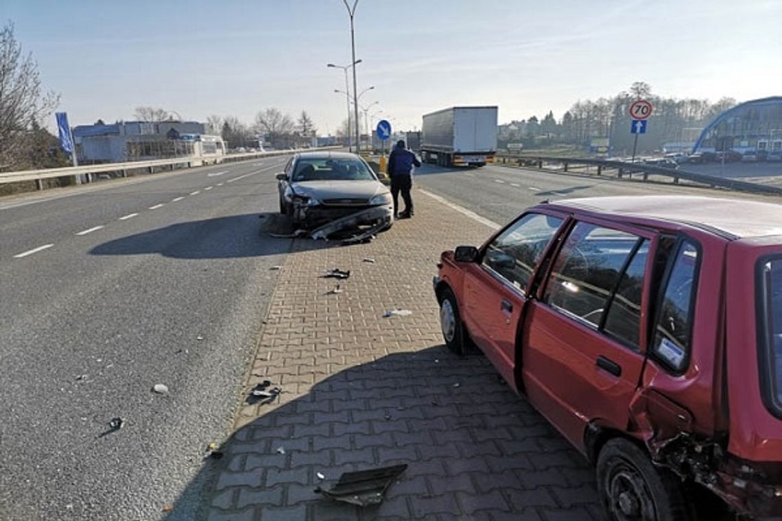 KROSNO: Zderzenie dwóch osobówek na Al. Jana Pawła II