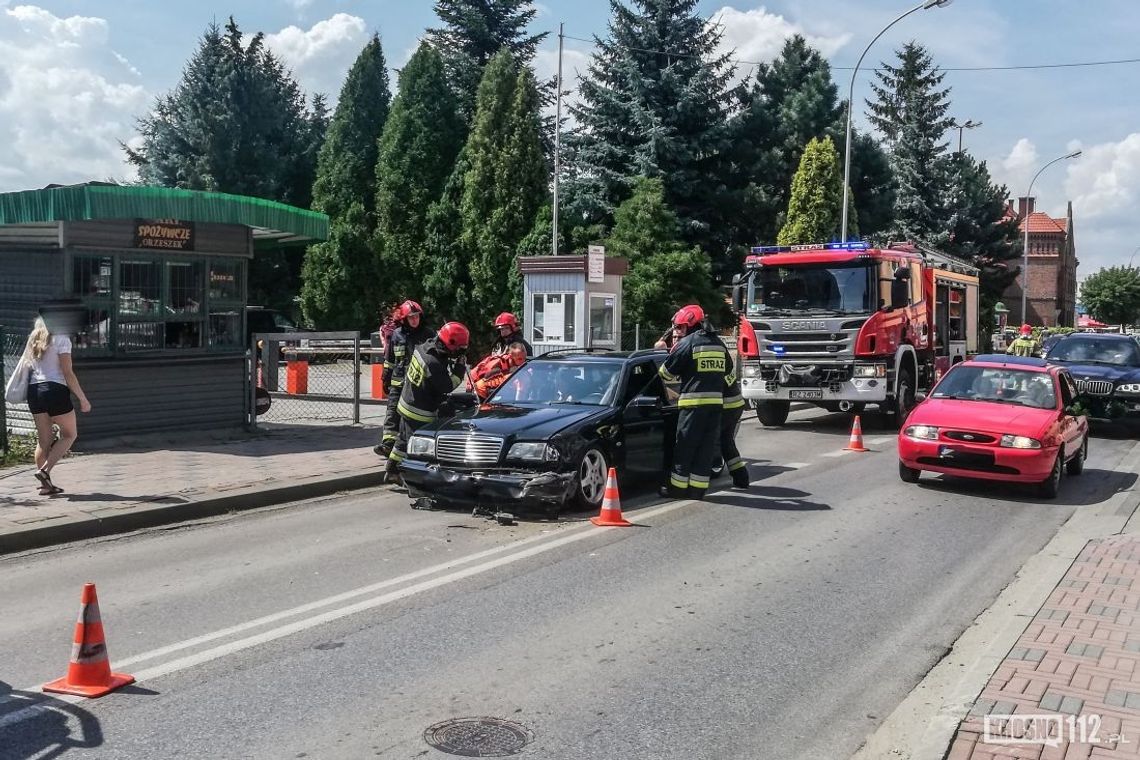 KROSNO: Zderzenie dwóch samochodów na Mielczarskiego. Ranne dziecko