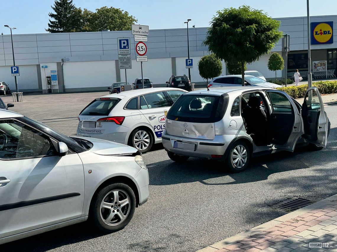 Krosno. Zderzenie dwóch samochodów na ul. Lniarskiej