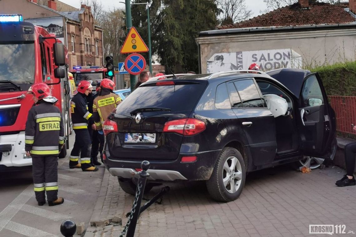 ? Krosno: Zderzenie dwóch samochodów na ul. Podwale [AKTUALIZACJA]