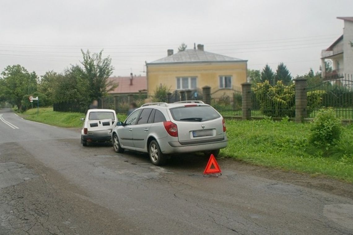 KROSNO: Zderzenie "Malucha" i Renault