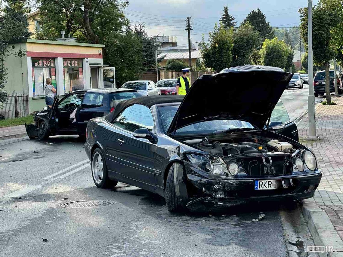 Krosno. Zderzenie Mercedesa i Renault na Żółkiewskiego