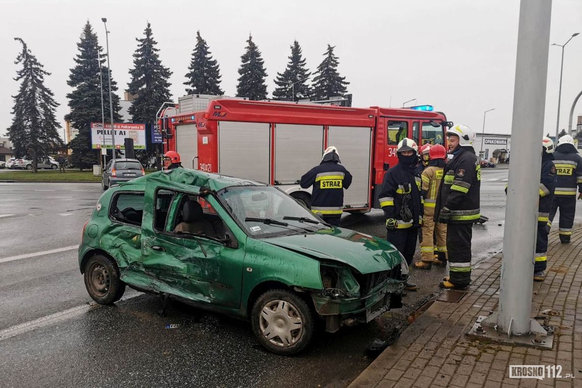 Krosno. Zderzenie osobowego Renault z ciężarowym Manem [AKTUALIZACJA2]