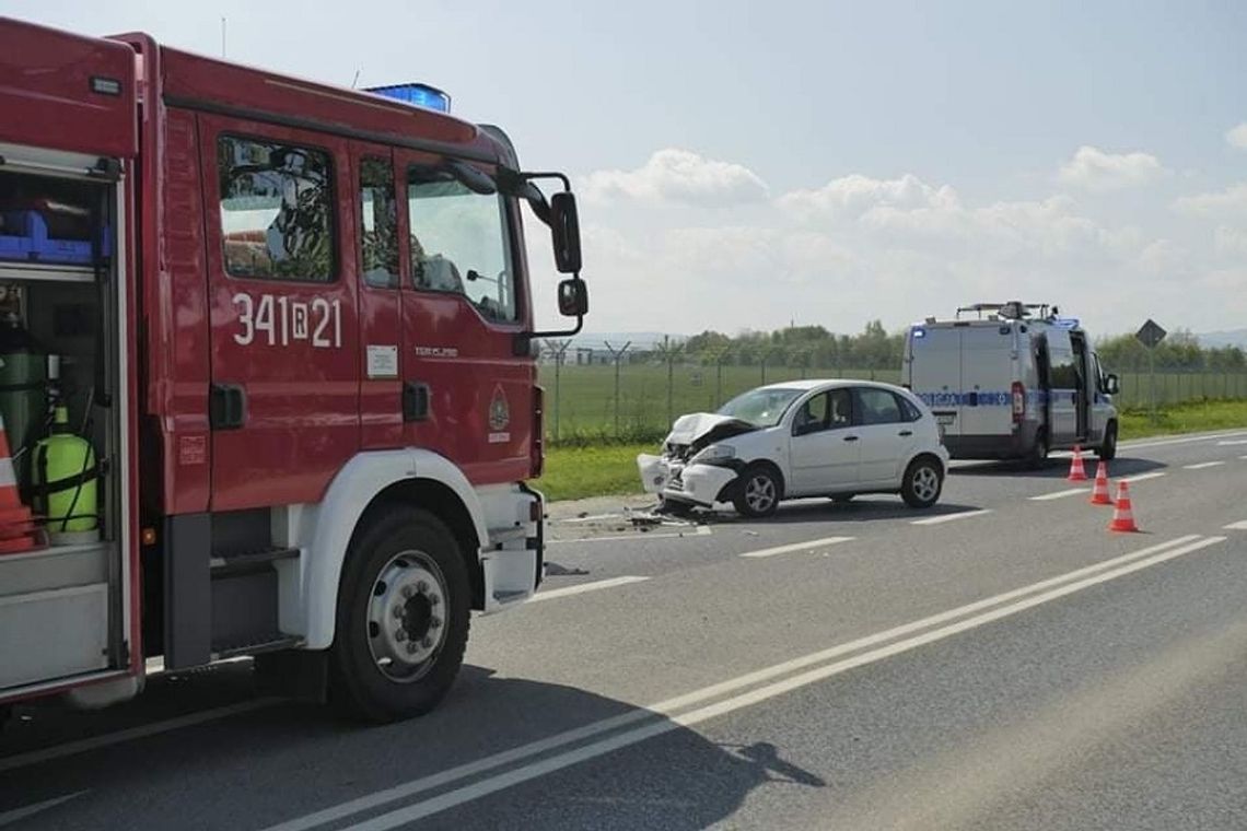 KROSNO: Zderzenie osobówki z autobusem na ulicy Zręcińskiej