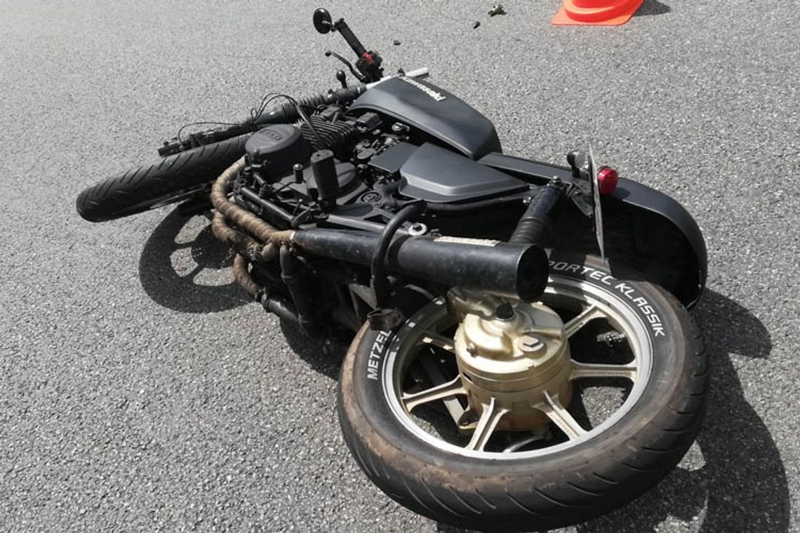 KROSNO: Zderzenie osobówki z motocyklem na ulicy Podkarpackiej