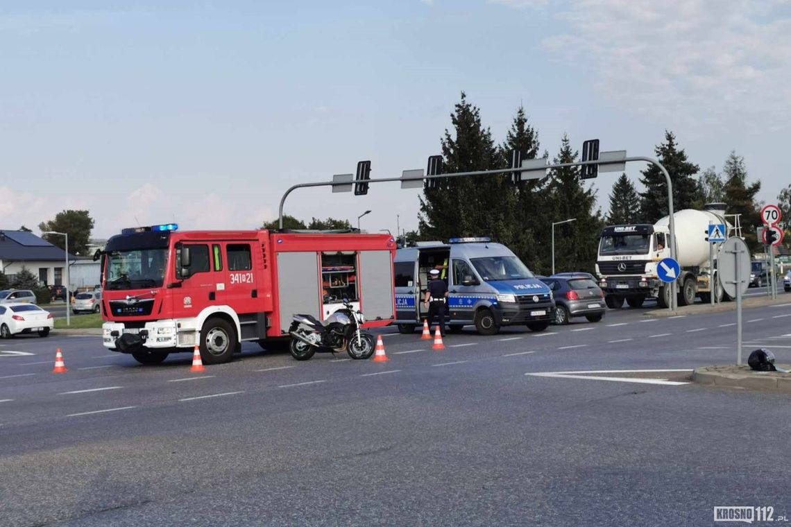 Krosno. Zderzenie osobówki z motocyklistą na skrzyżowaniu