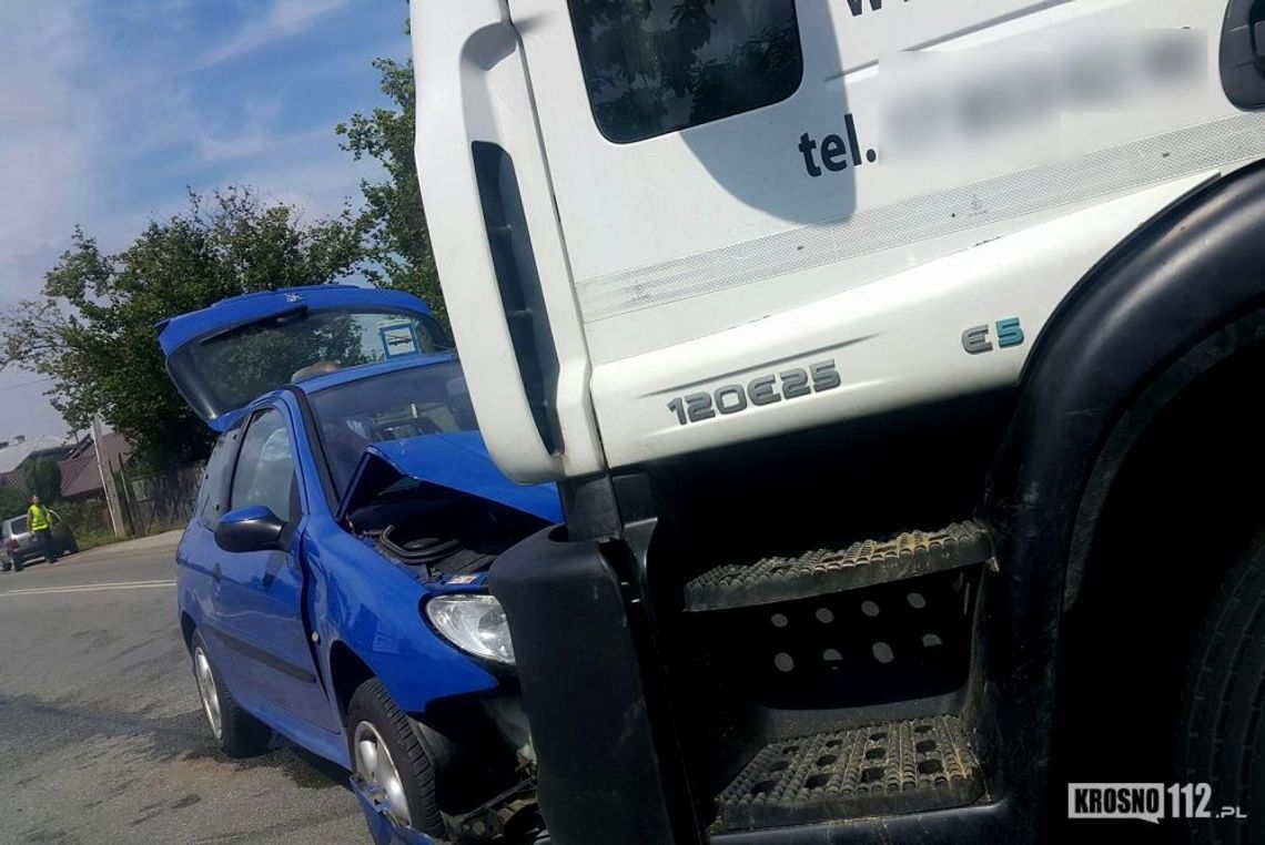 KROSNO: Zderzenie Peugeota i Iveco na ul. Zręcińskiej
