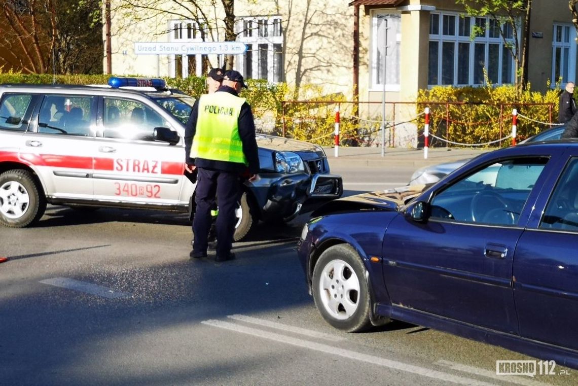 KROSNO: Zderzenie pojazdów z udziałem wozu strażackiego