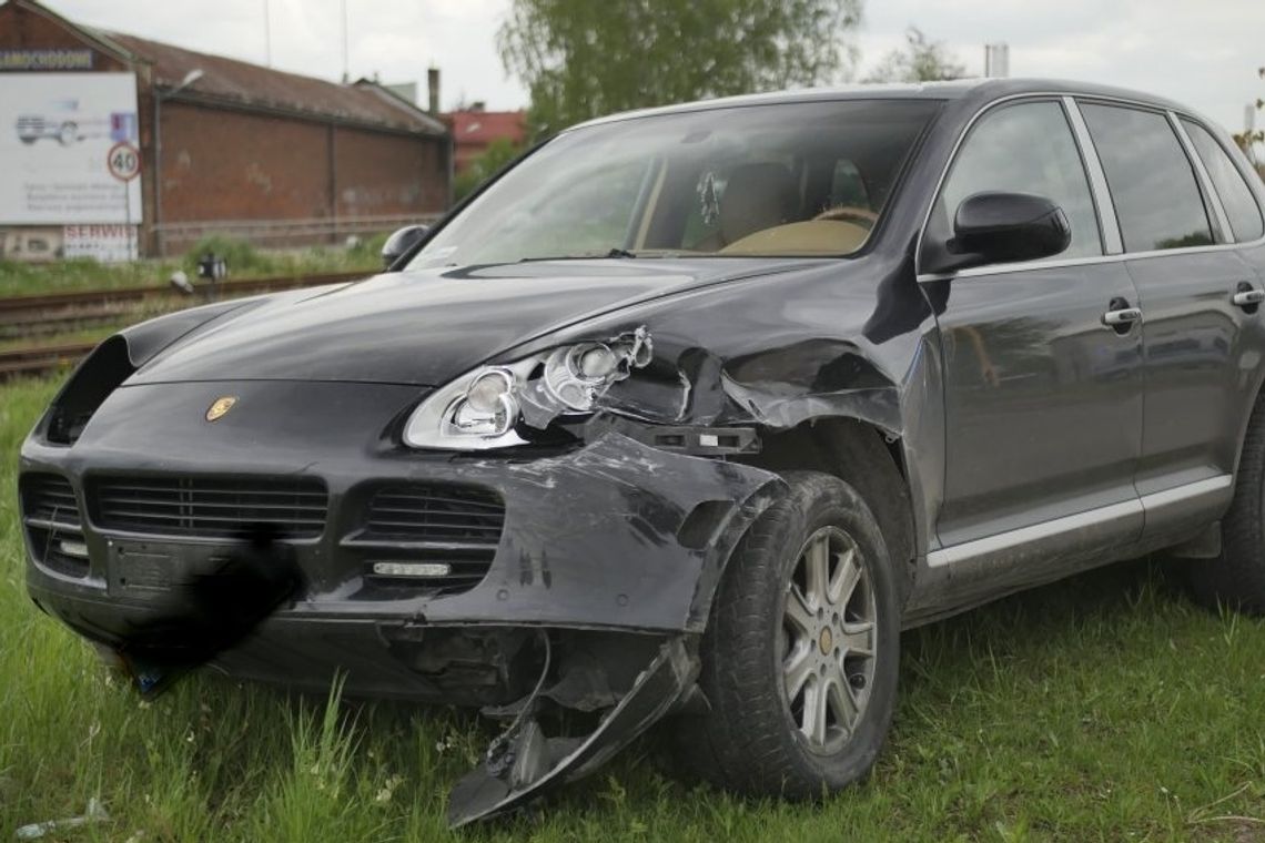 KROSNO: Zderzenie Porsche z Citroenem. Jedna osoba ranna