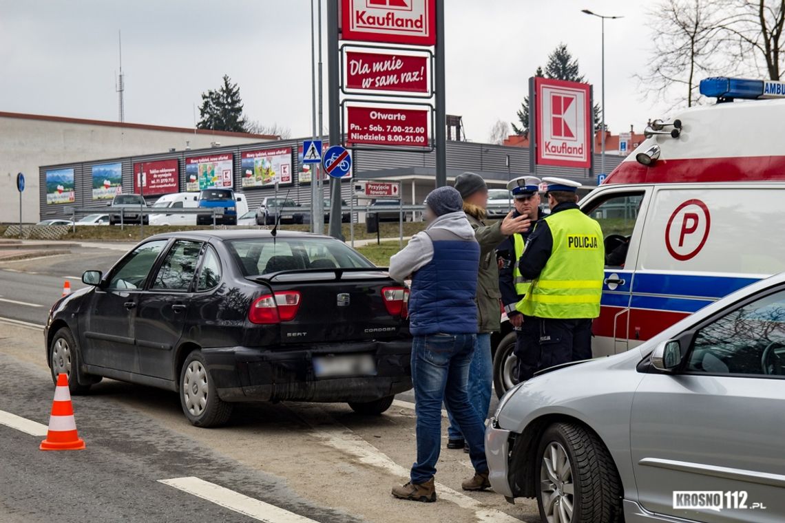 KROSNO: Zderzenie przed przejściem dla pieszych