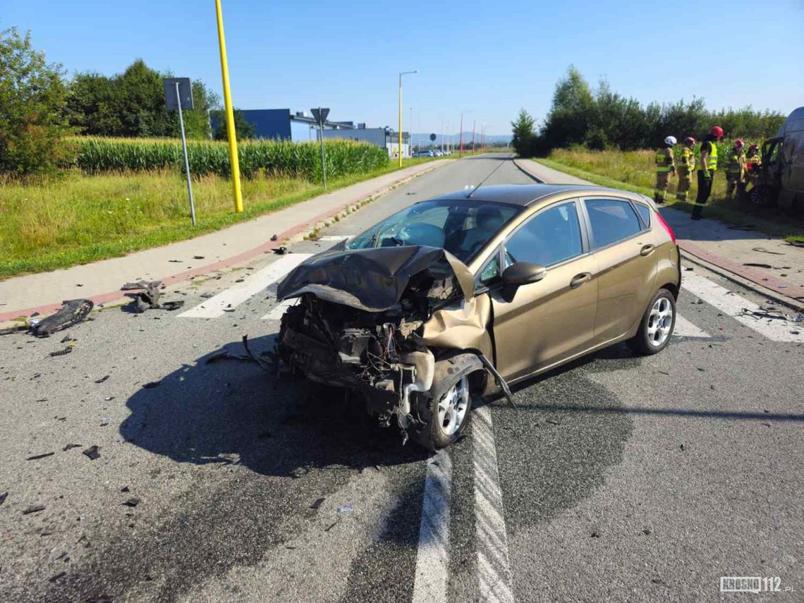 Krosno. Zderzenie samochodów na skrzyżowaniu Lotników i Ikara [AKTUALIZACJA 2]