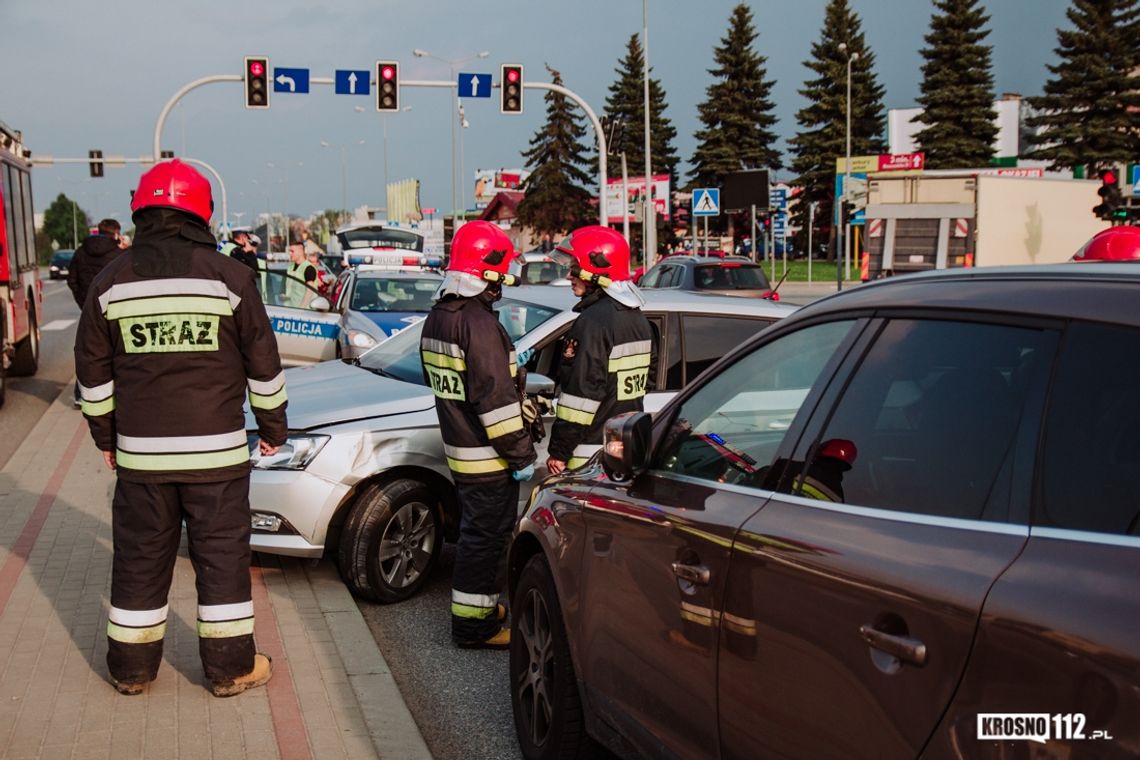 KROSNO: Zderzenie samochodów na skrzyżowaniu ul. Podkarpackiej