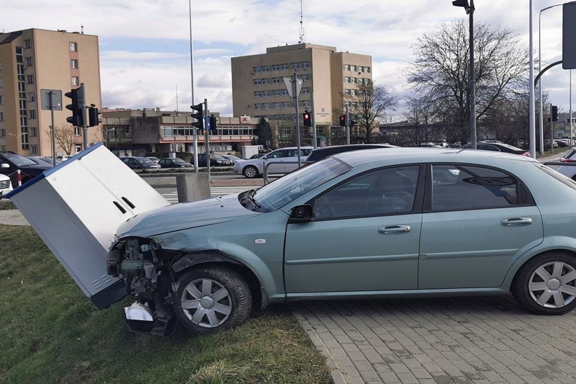 KROSNO: Zderzenie samochodu osobowego i ciężarowego na skrzyżowaniu ulic Podkarpackiej i Lwowskiej