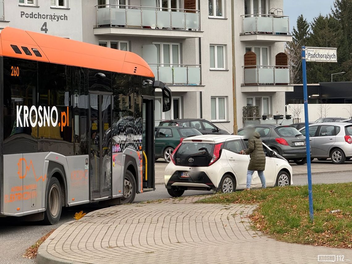 Krosno. Zderzenie samochodu z autobusem MKS