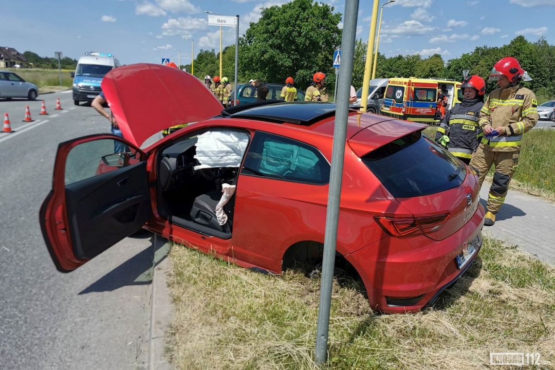 Krosno. Zderzenie seata i volkswagena na skrzyżowaniu Lotników i Ikara