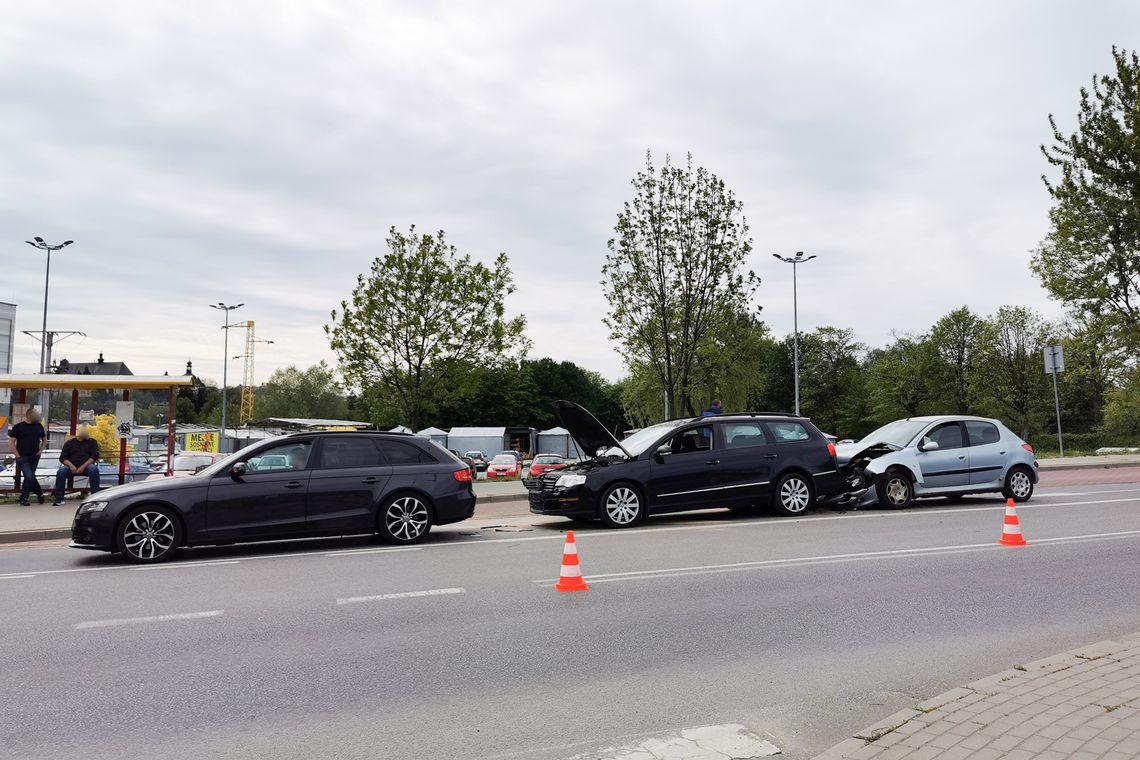 KROSNO: Zderzenie trzech pojazdów na ulicy Niepodległości [AKTUALIZACJA]