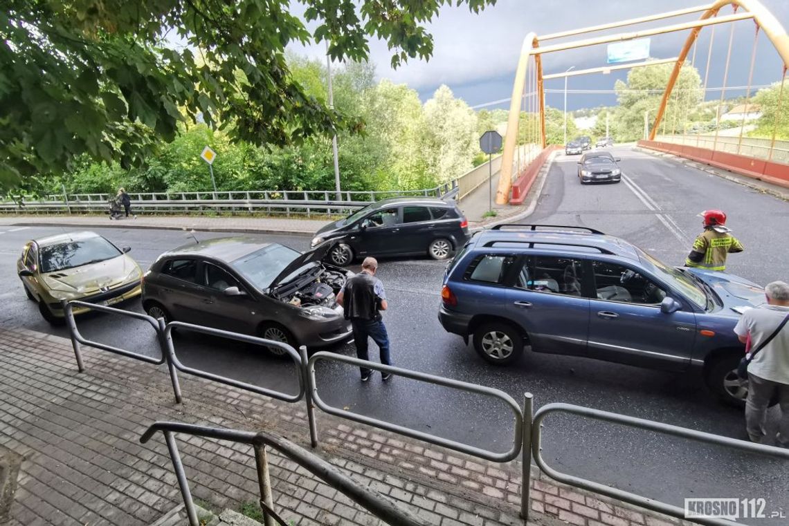 ? Krosno: Zderzenie trzech pojazdów. Poszkodowana ciężarna
