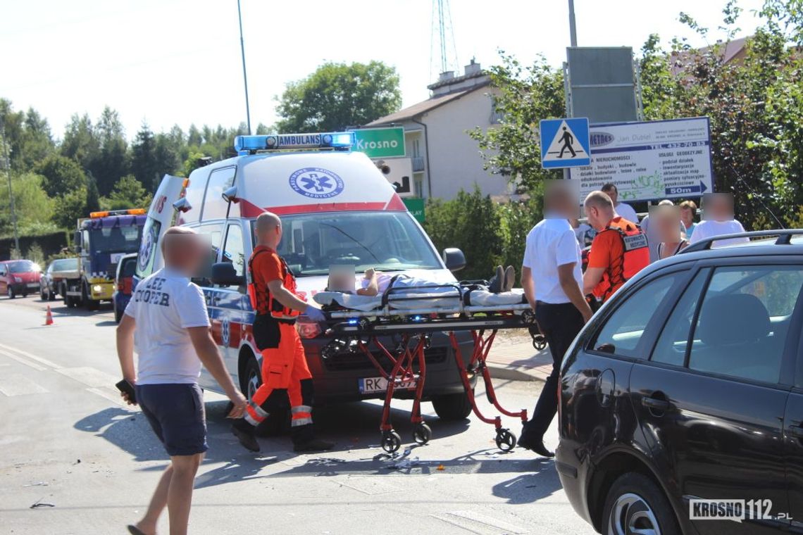 KROSNO: Zderzenie trzech pojazdów. Trzy osoby w szpitalu