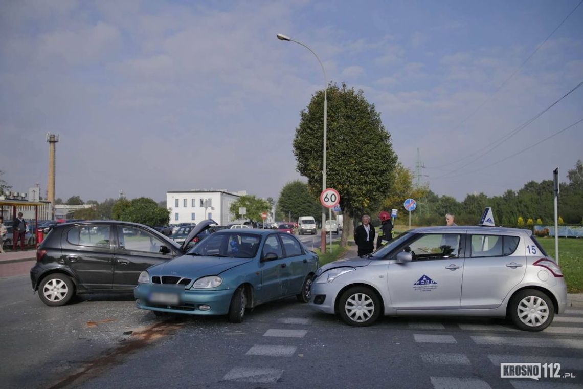 KROSNO: Zderzenie trzech samochodów na ul. Tysiąclecia