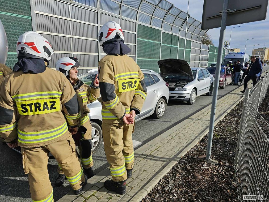 Krosno. Zderzenie trzech samochodów osobowych na Podkarpackiej