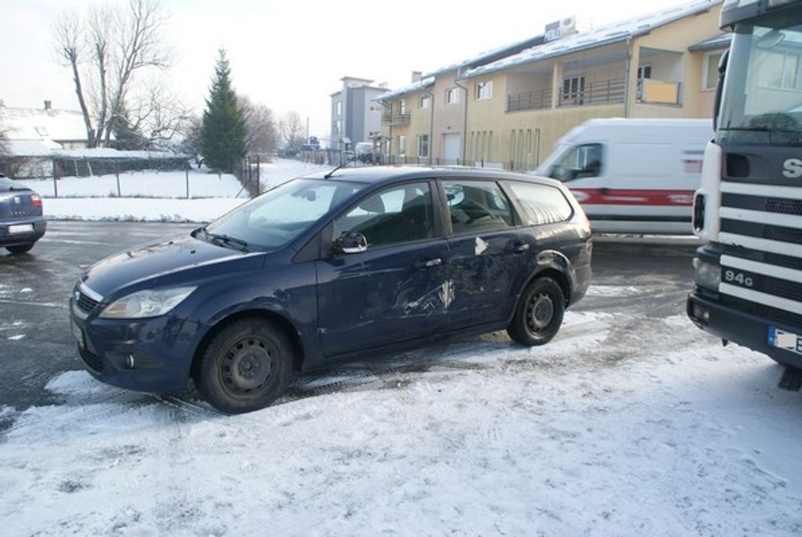 KROSNO: Zmieniał pas ruchu, nie zauważył Forda