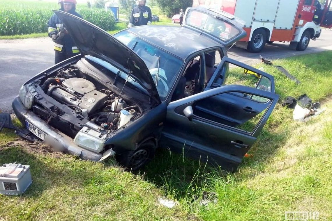 LADZIN: Samochód uderzył w betonowy mostek