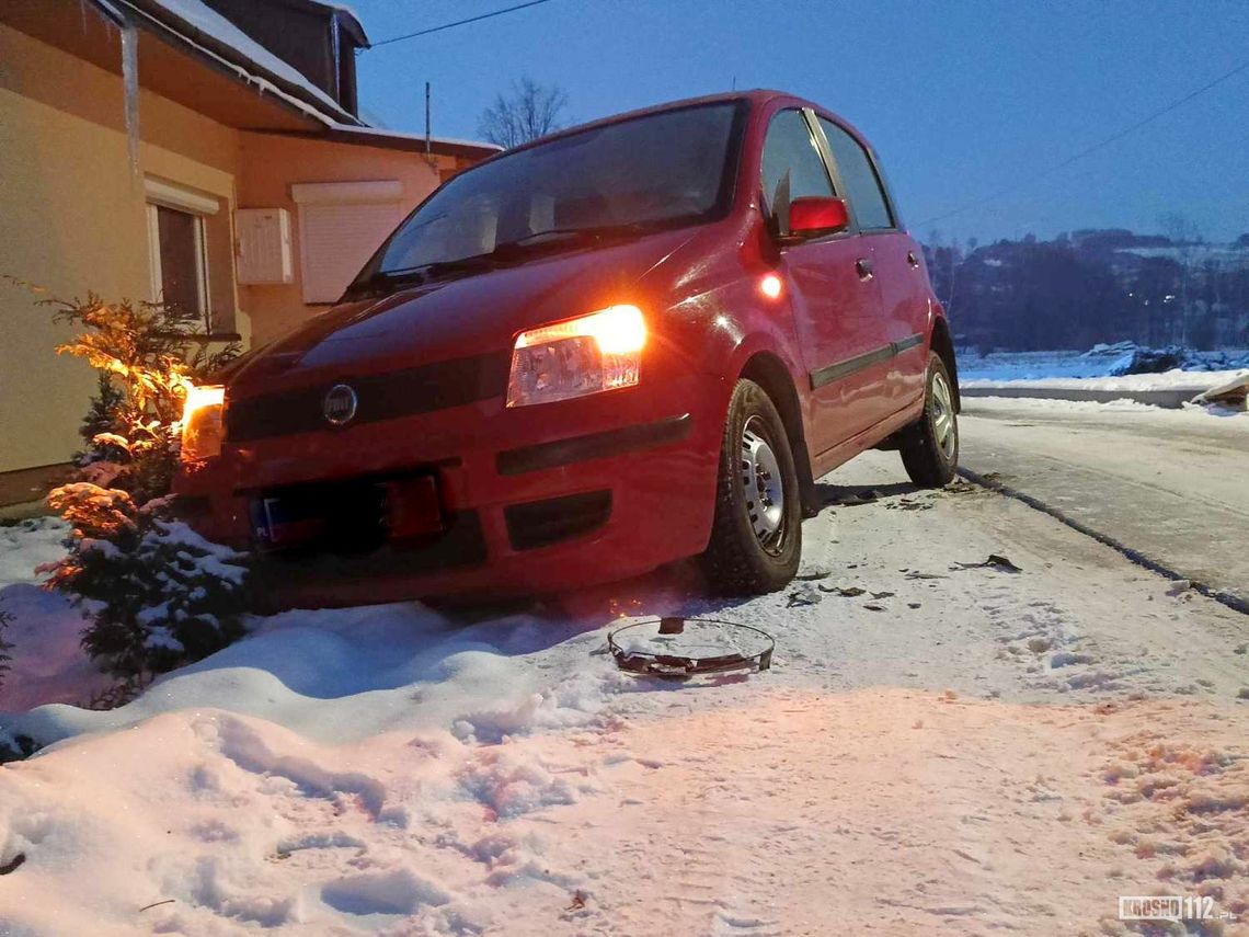 Łęki Dukielskie. Kolizja fiata i dostawczego renault Łęki Dukielskie. Kolizja fiata i dostawczego renault