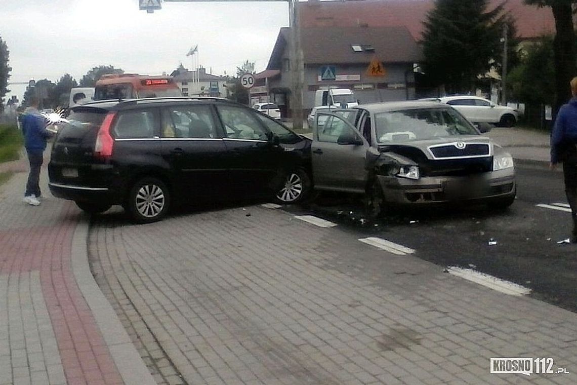 ŁĘŻANY: Zderzenie Citroena i Skody na DK19