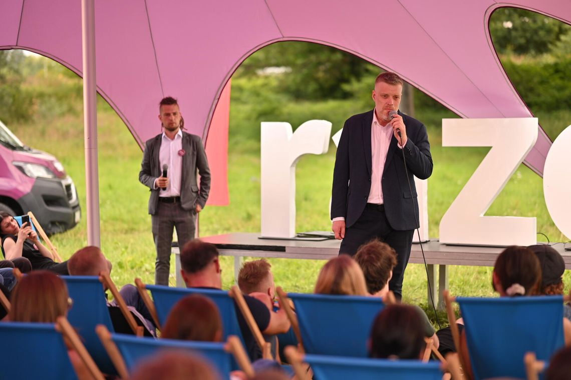 Lider partii Razem w Krośnie. Padły propozycje dotyczące przemysłu i miejsc pracy Lider partii Razem w Krośnie. Padły propozycje dotyczące przemysłu i miejsc pracy
