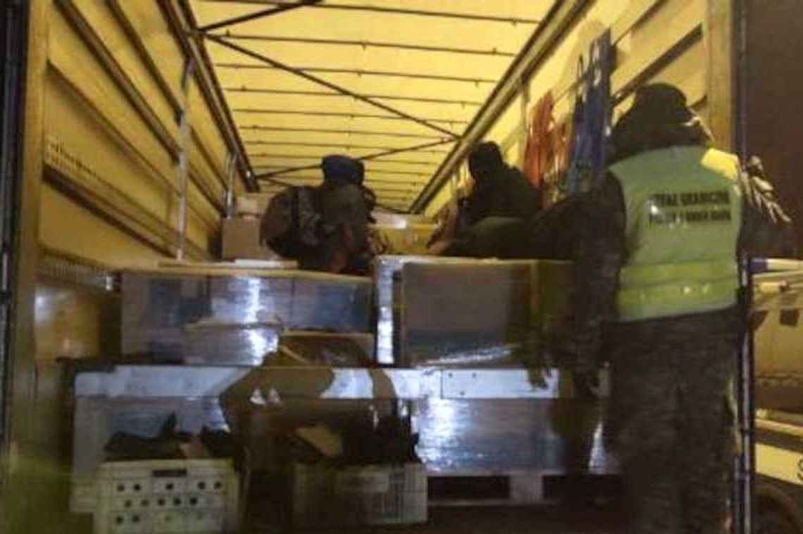 Lipowica/DK19. Imigranci w naczepie ciężarówki, tranzytem przez Polskę