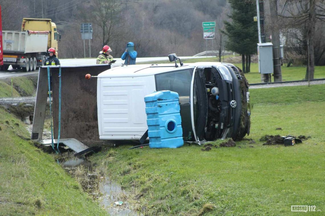 Lipowica. Dostawczy volkswagen na boku