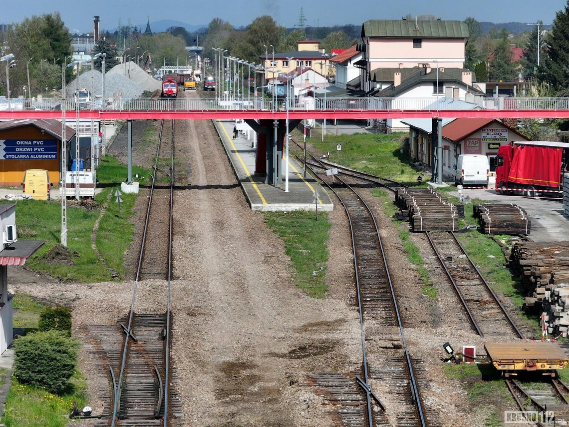 Trwają intensywne prace modernizacyjne linii kolejowej nr 108 [ZDJĘCIA]