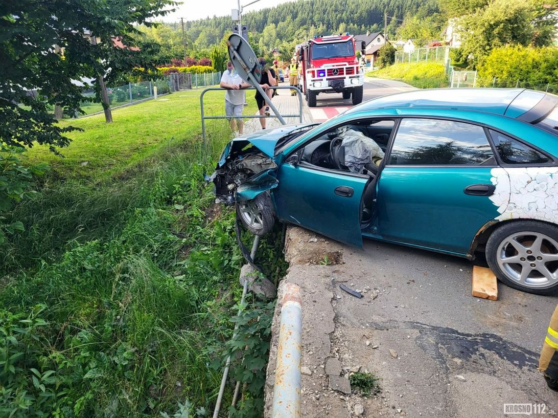 Lubatowa. Kierująca samochodem uderzyła w barierki na moście Lubatowa. Kierująca samochodem uderzyła w barierki na moście