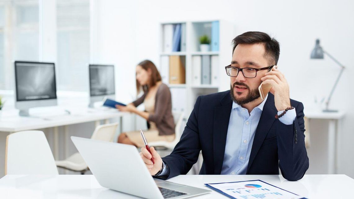 Ludzie się burzą, bo firmy wzywają ich do biur. Wolą pracę na odległość Ludzie się burzą, bo firmy wzywają ich do biur. Wolą pracę na odległość