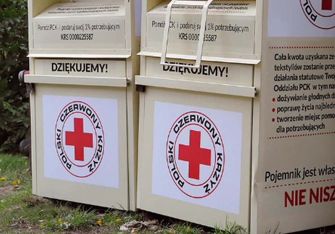 Mają dosyć zmory polskich osiedli i usuwają pojemniki na ubrania