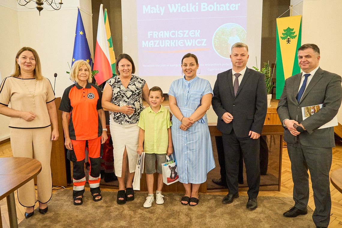 Mały bohater, wielkie serce! Burmistrz docenił młodzież i odważnego pierwszoklasistę