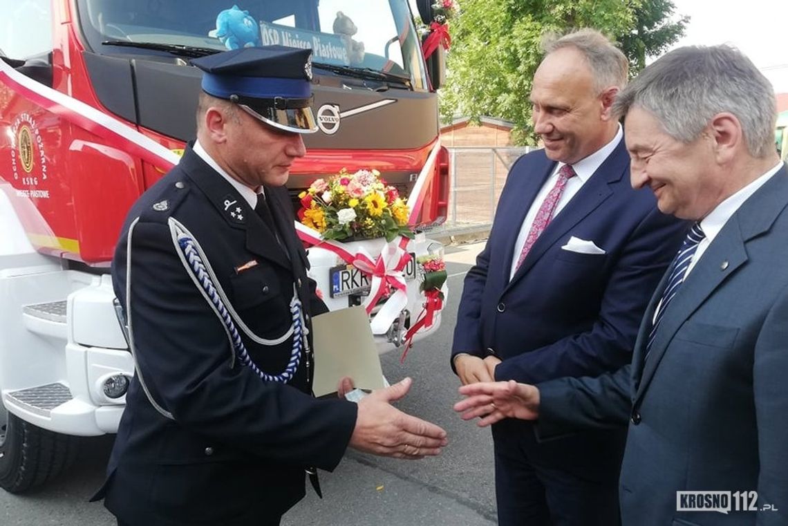 Marszałek Sejmu RP uczestniczył w uroczystym apelu OSP Miejsce Piastowe