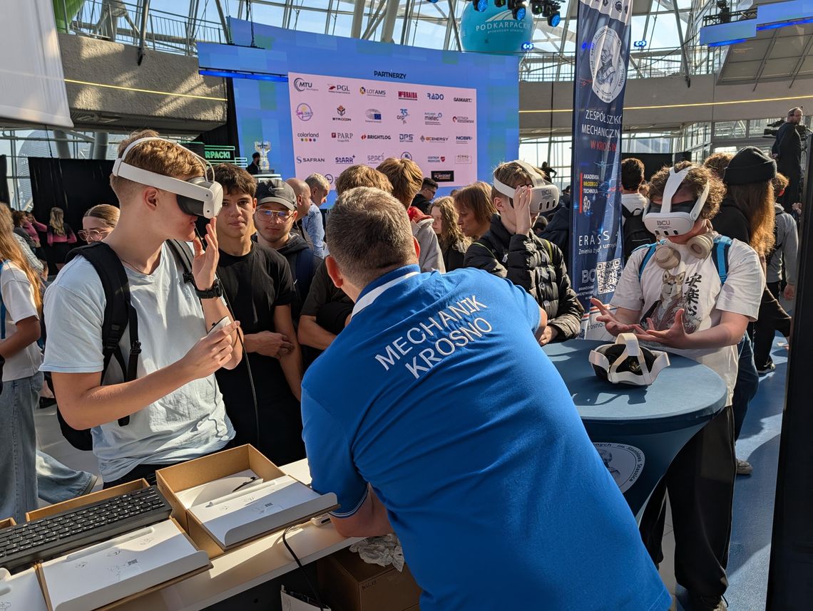 "Mechanik" i BCU pokazały nowoczesne technologie w Jasionce "Mechanik" i BCU pokazały nowoczesne technologie w Jasionce