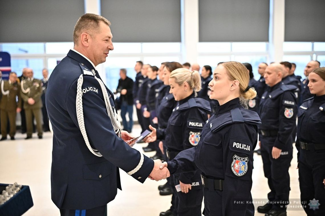 Medale, wyróżnienia i nowe roty ślubowania w podkarpackiej Policji Medale, wyróżnienia i nowe roty ślubowania w podkarpackiej Policji