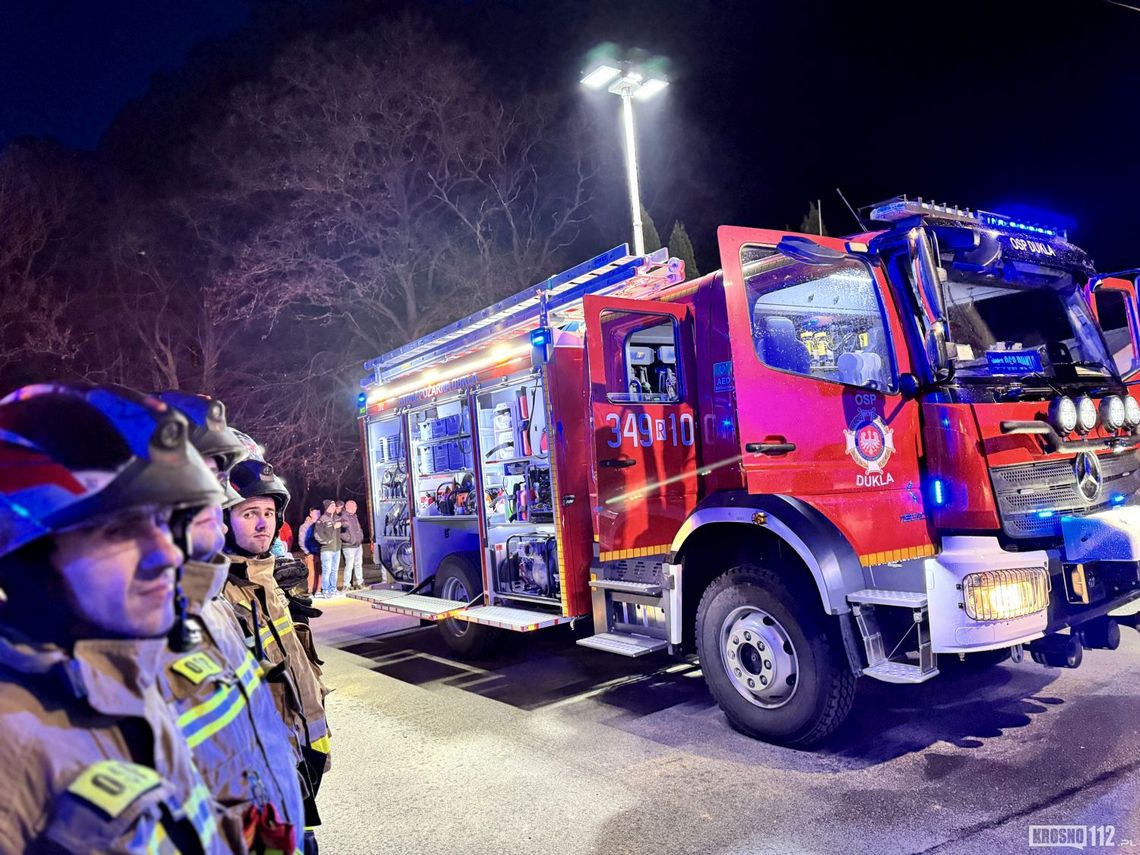 Mercedes do zadań specjalnych. Strażacy z Dukli z nowym wozem Mercedes do zadań specjalnych. Strażacy z Dukli z nowym wozem
