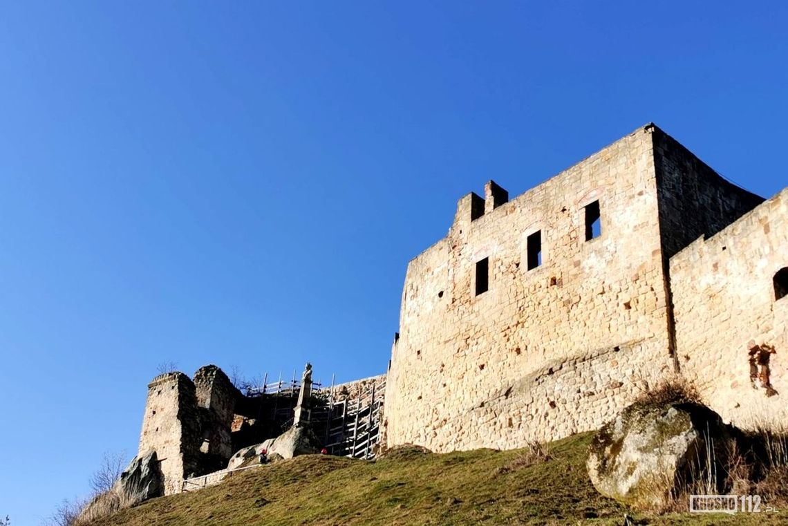 Mężczyzna chciał skoczyć z ruin Zamku Kamieniec