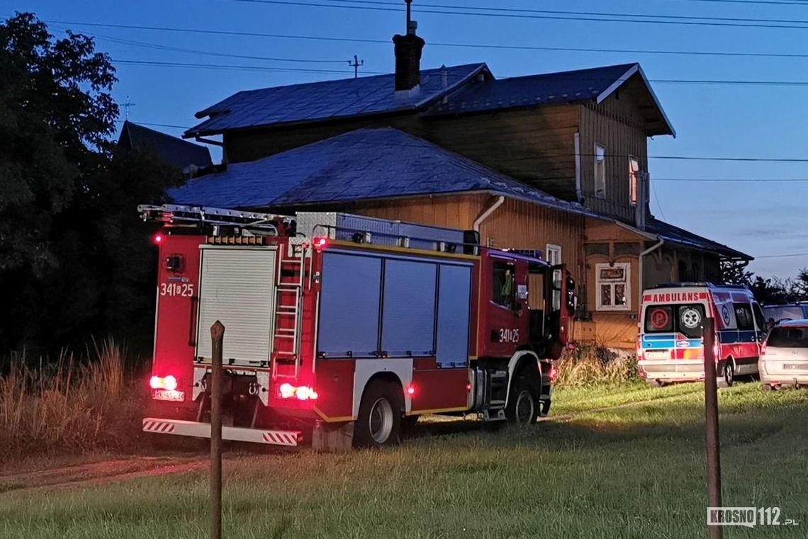 Mężczyzna skoczył z dachu domu w Korczynie
