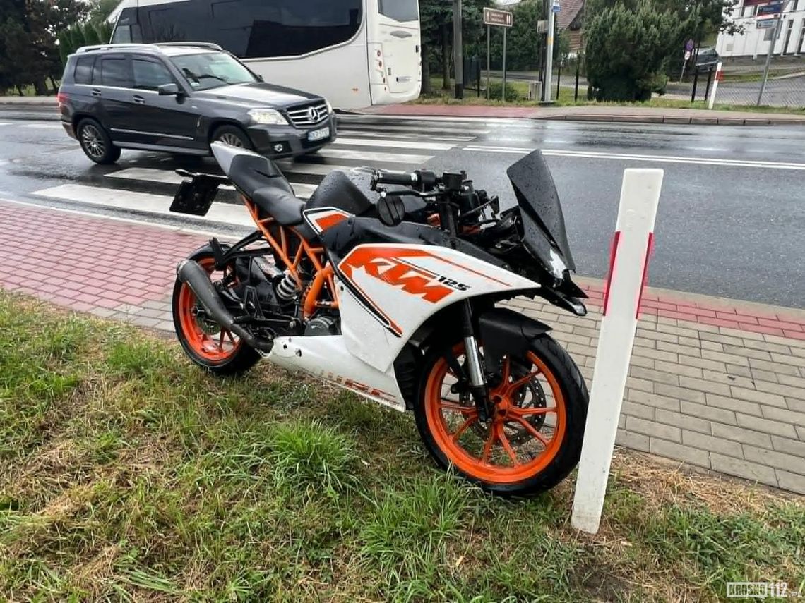 Miejsce Piastowe. 16-latek KTMem wjechał w tył Renault