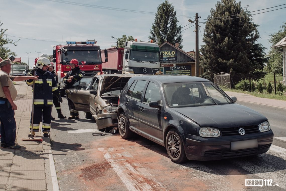 MIEJSCE PIASTOWE: Kobieta poszkodowana w zderzeniu samochodów