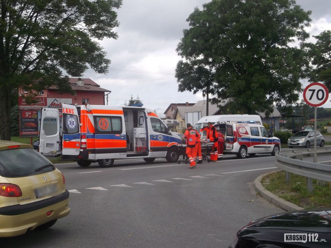 Miejsce Piastowe: Kolizja na skręcie do centrum handlowego